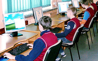 Więcej komputerów w szkolnych pracowniach